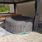 Goscinne Sloneczny Klon *